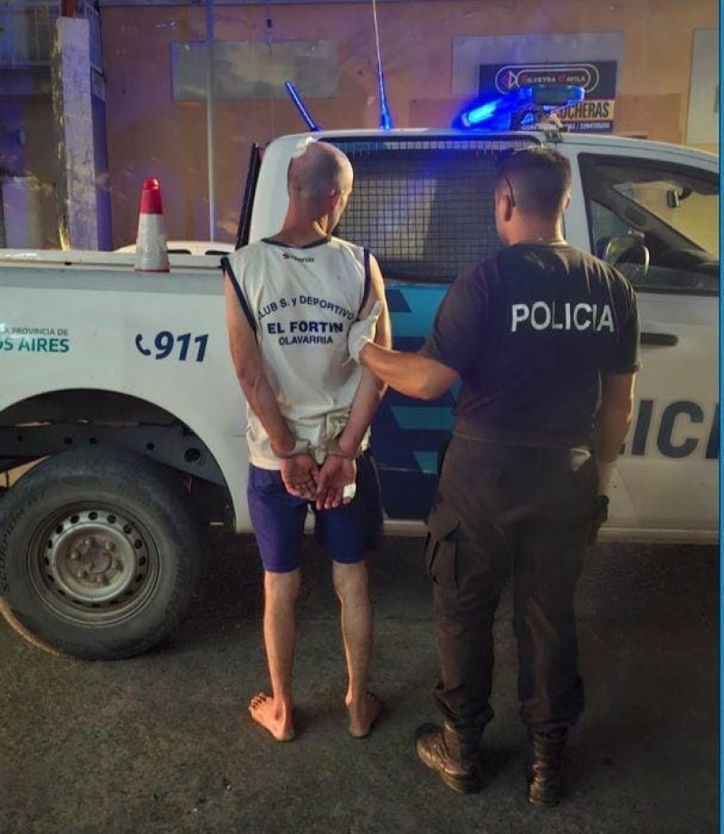 Agredi� a un polic�a en la v�a p�blica y fue aprehendido